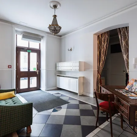 Classy Old Town - By Upstairs *