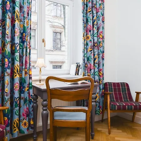 Classy Old Town - By Upstairs