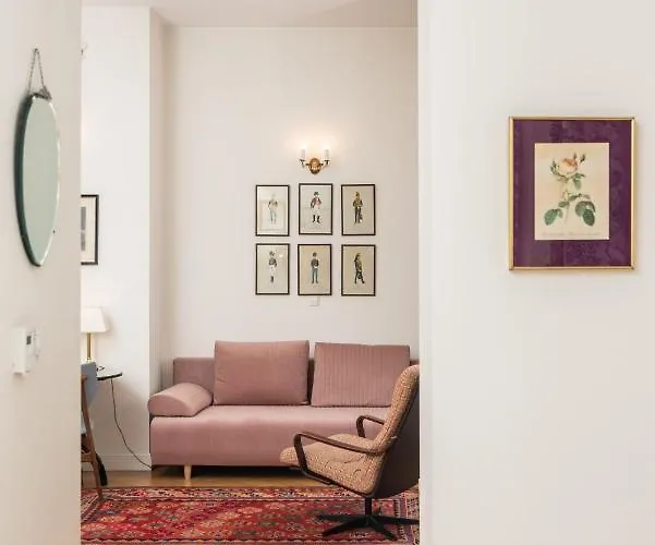 Classy Old Town - By Upstairs Apartment